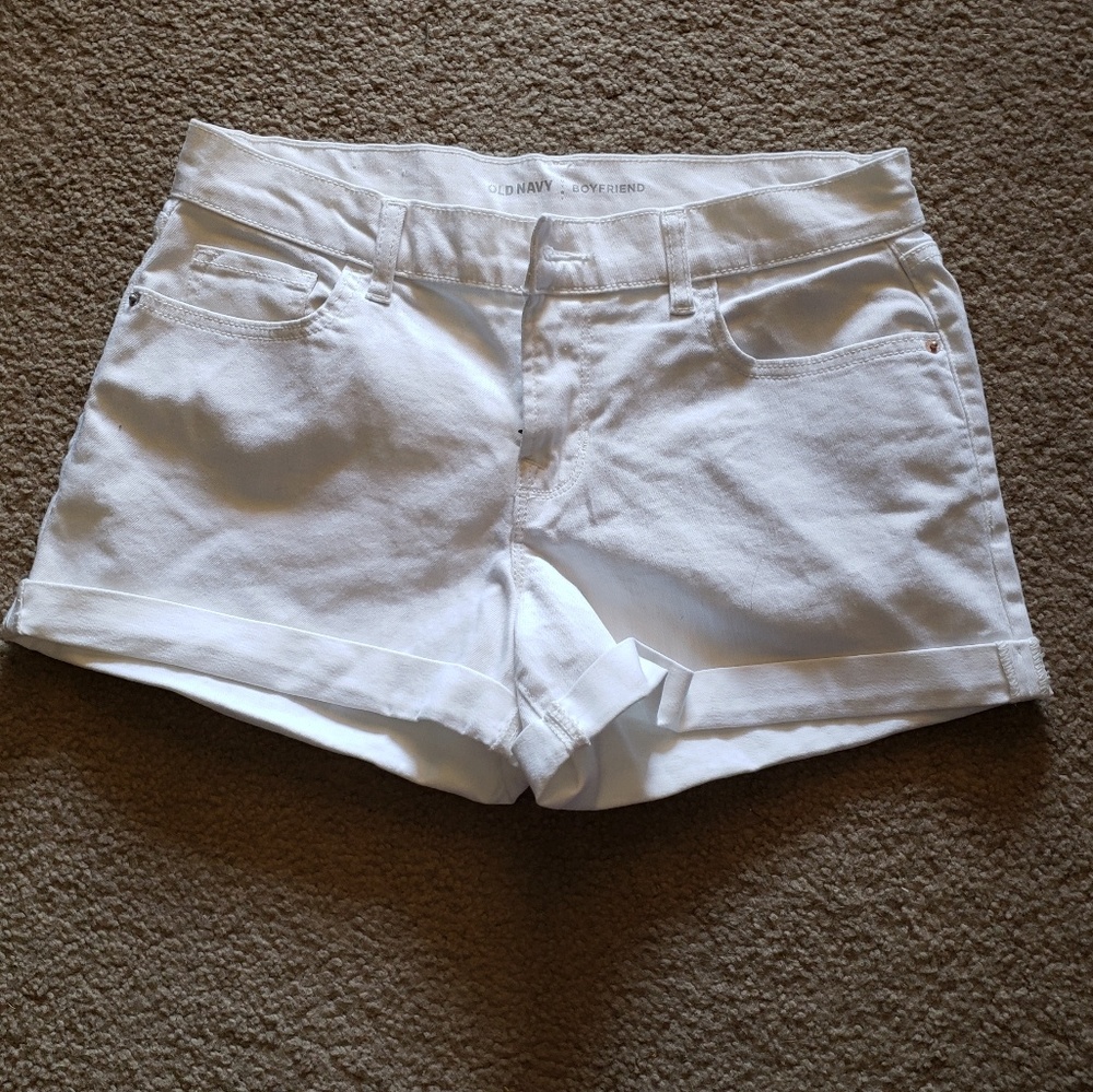NWOT white Old Navy cuffed hem denim shorts